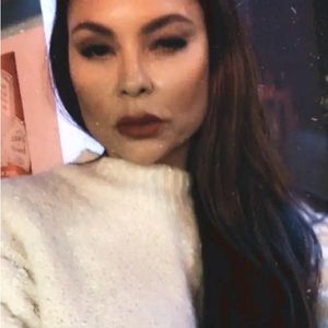 Meet your Posher, Holly